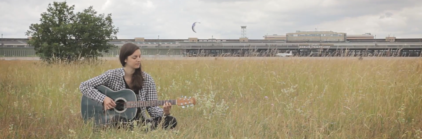 Annie Mondegreen performing
